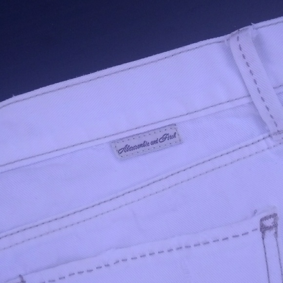 Abercrombie Frayed White Denim Shorts 🌴 - Picture 3 of 4
